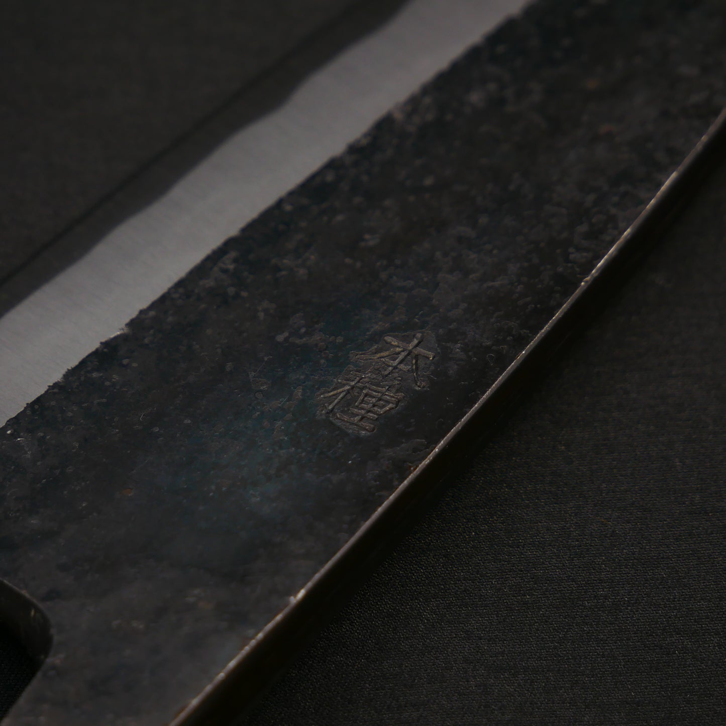 本種子島 青二鋼 黒打 出刃 紫檀柄 (両刃)