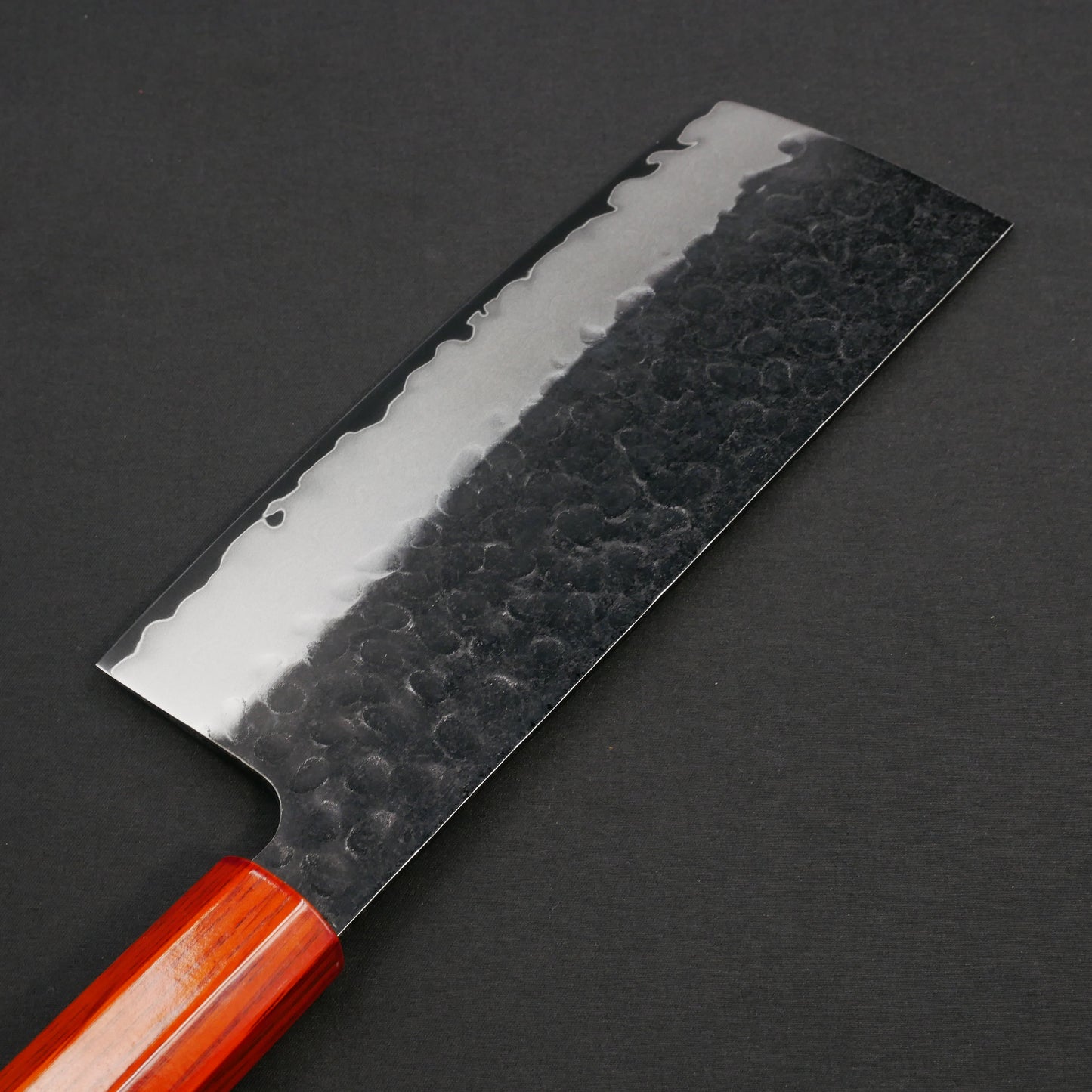 モリブデンバナジウム鋼 黒打 鎚目 幅広菜切 樫漆八角柄