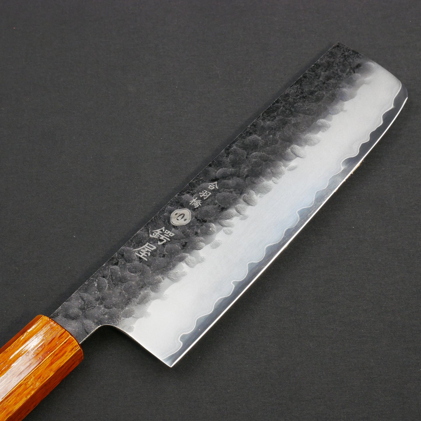 モリブデンバナジウム鋼 黒打 鎚目 菜切 樫漆八角柄
